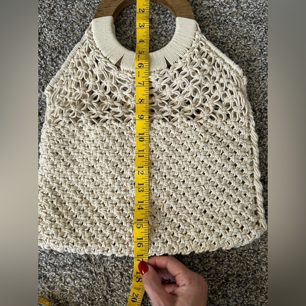 5/$25 Quality designed macrame round wooden handled Boho purse - Picture 6 of 8